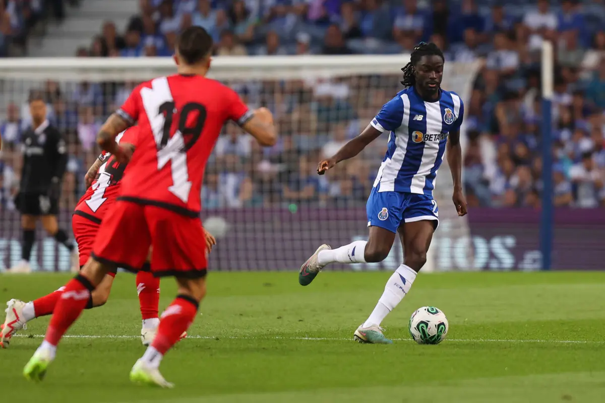 Romário Baró está lesionado na coxa esquerda