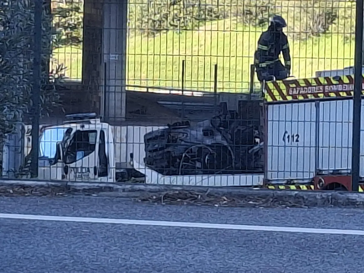 Imagem de contexto do artigo Seis amigos morrem carbonizados após despiste de carro em Lisboa