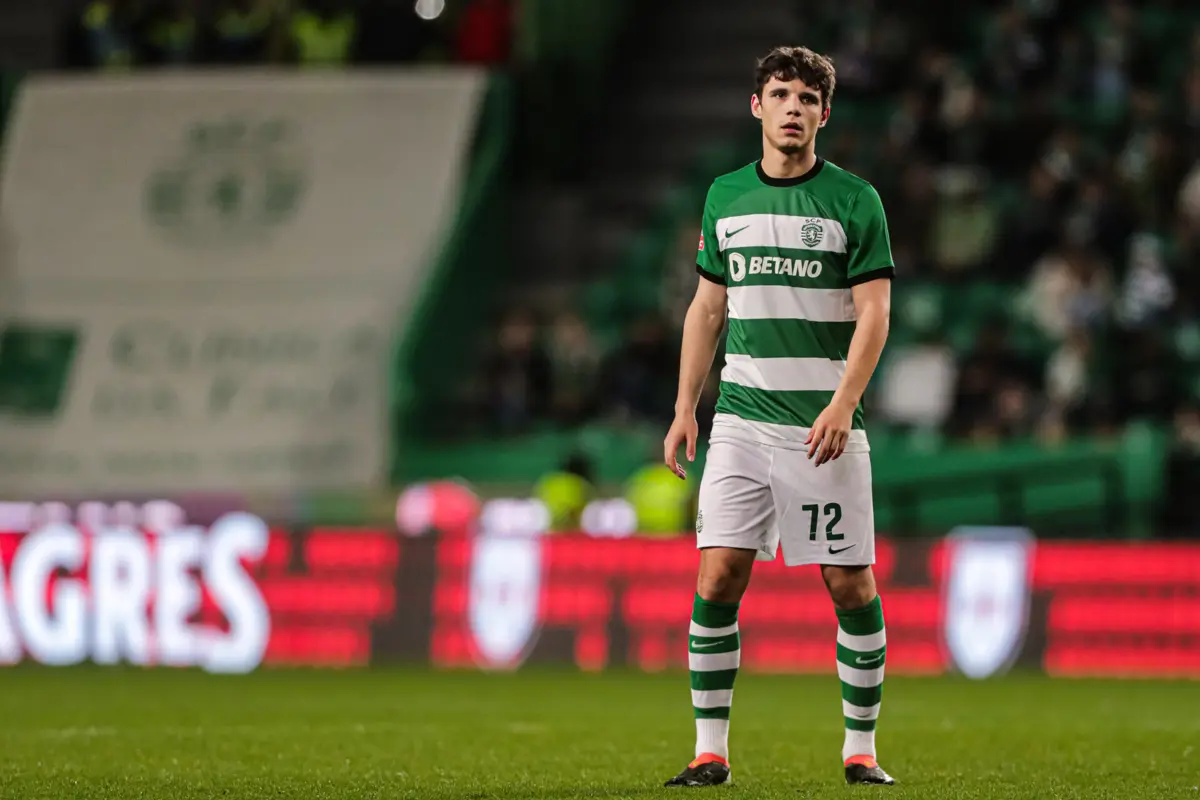 Eduardo Quaresma teve o golo nos pés em Eindhoven, mas... tropeçou