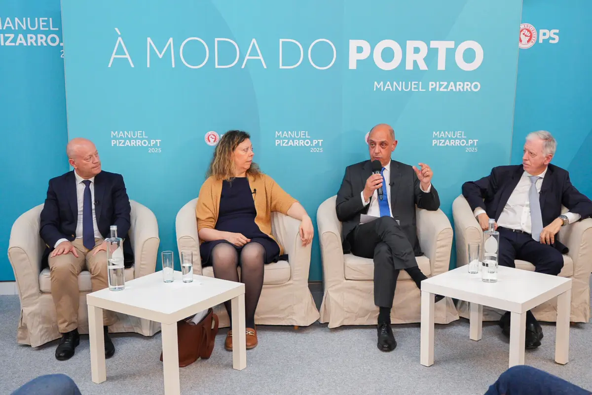 Pizarro teve a seu lado o vereador Fernando Paulo, a professora Fernanda Guedes e o provedor da Santa Casa, António Tavares