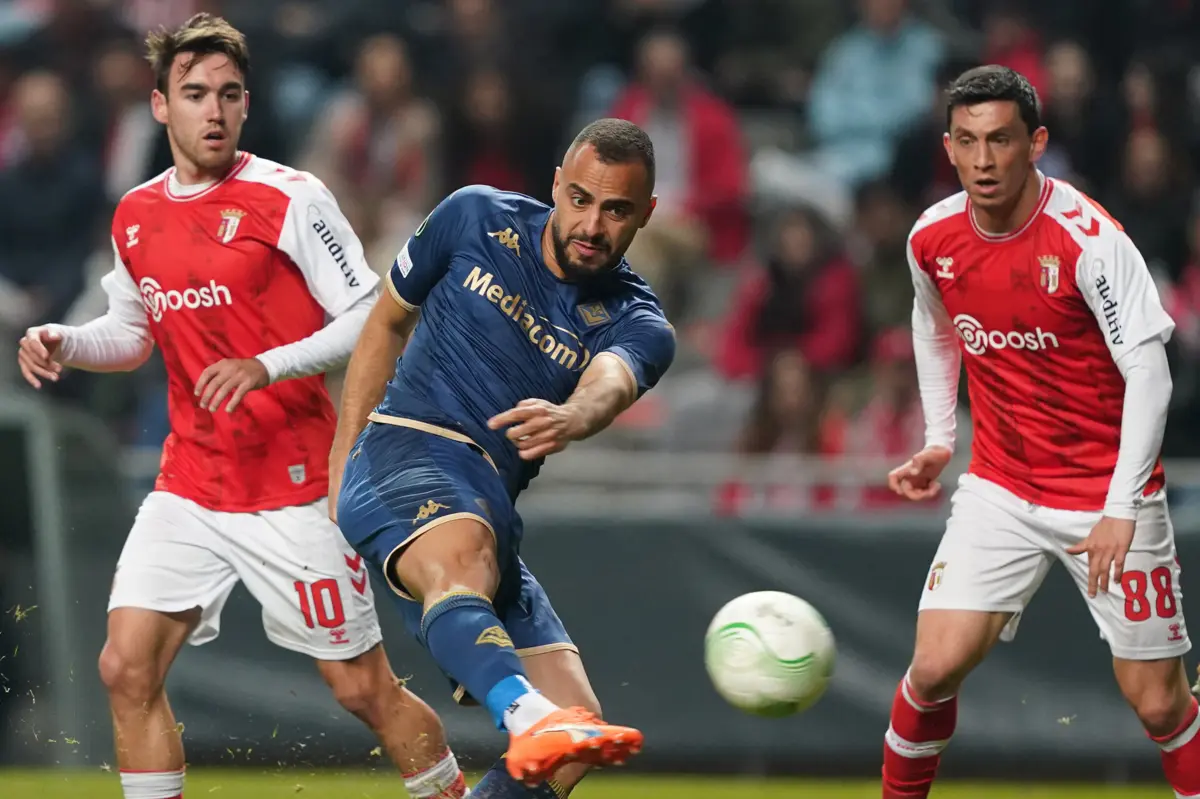Arthur Cabral brilhou na eliminatória da Liga Conferência entre a Fiorentina e o Braga
