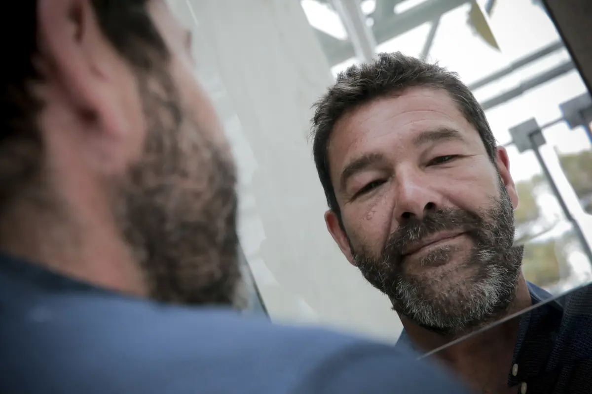 Artista afirma que espera que seja desta que s etorna cidadão português