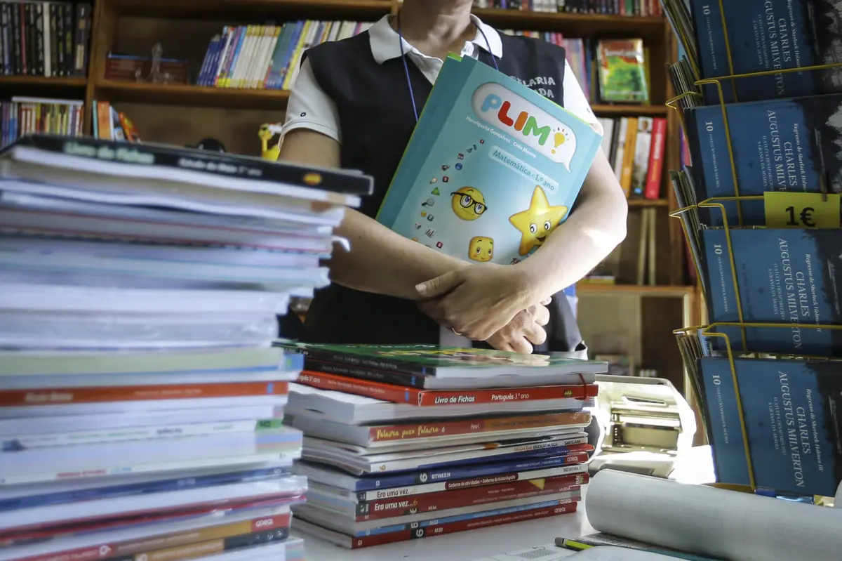 Devolver livros que não sejam reutilizáveis não impede acesso aos vouchers