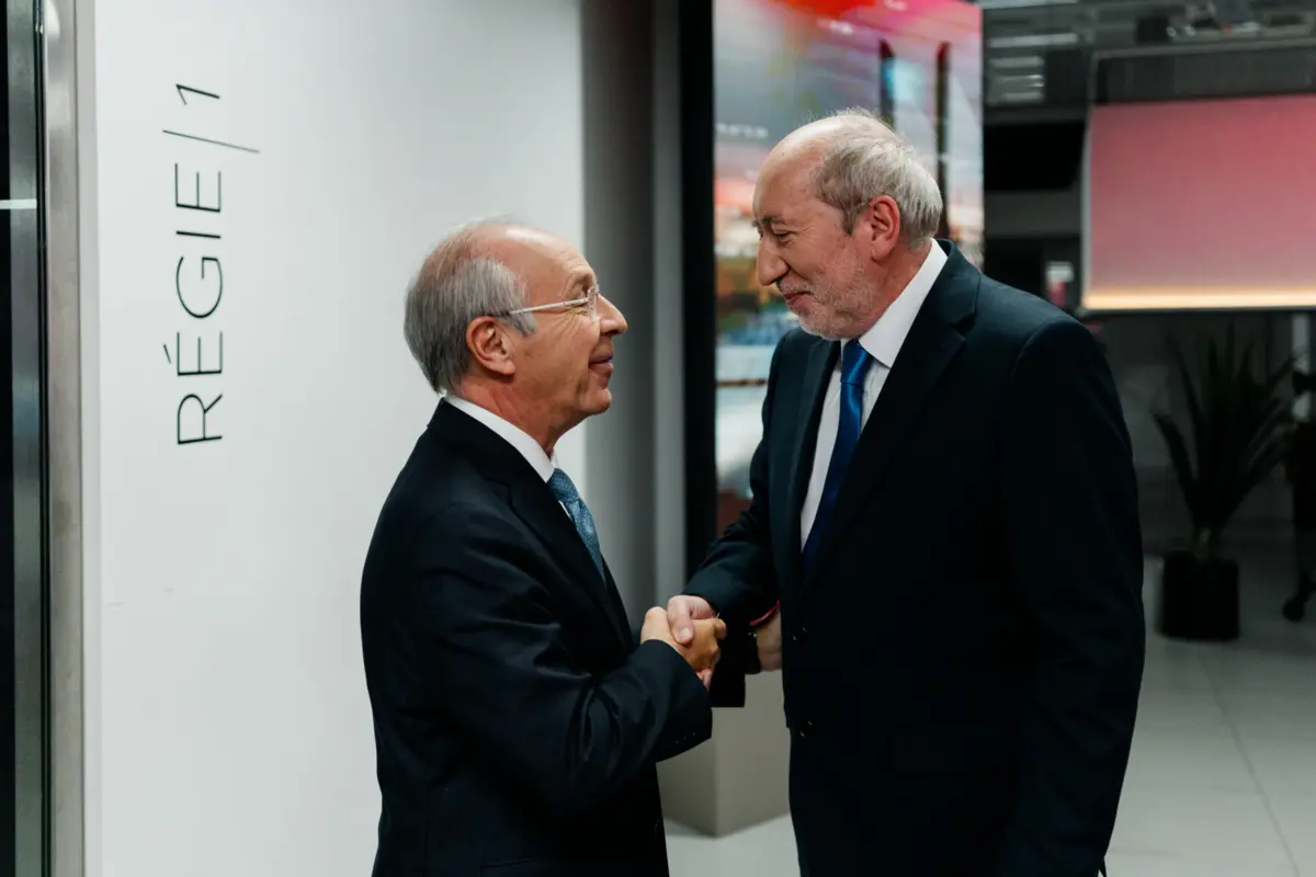 O debate abriu com uma pergunta a Luís Marques Mendes, sorteado para iniciar a discussão, e encerrou com a intervenção final de António Filipe