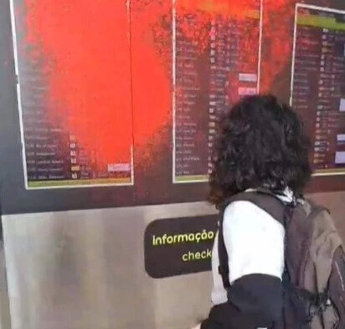 Imagem de contexto do artigo Ativistas climáticos pintam leitores das portas de embarque do aeroporto de Lisboa