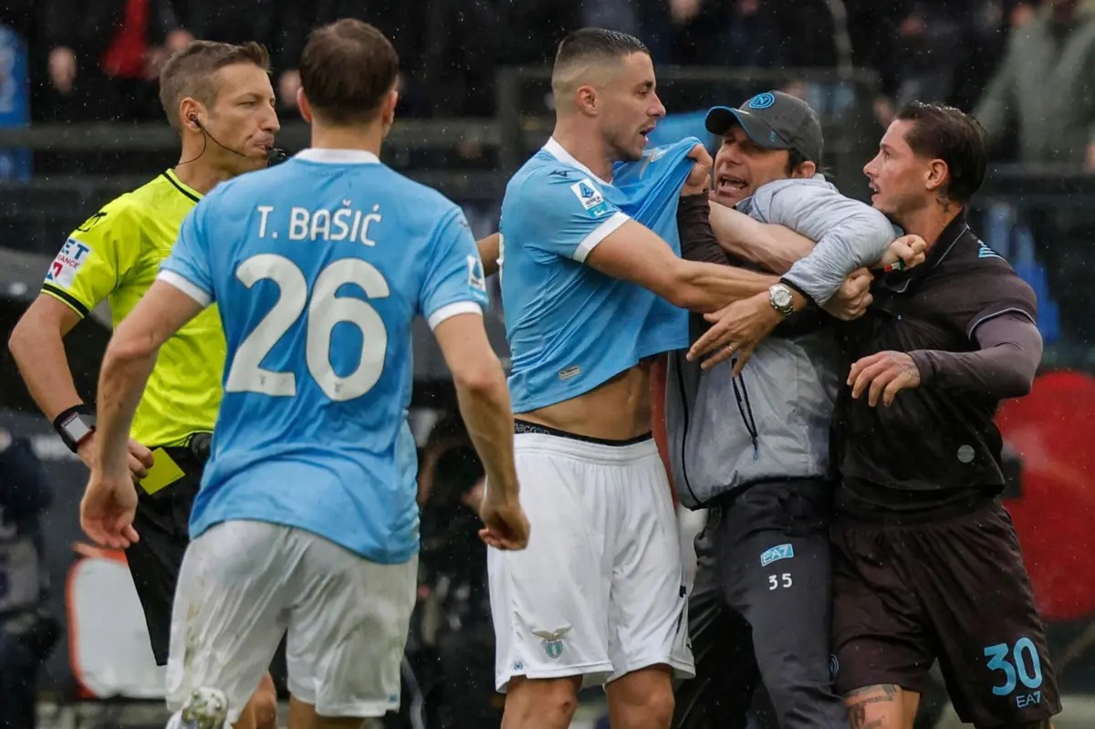 Ânimos exaltados no duelo italiano