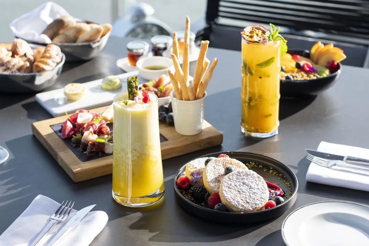 Imagem de contexto do artigo Jantares de sushi e brunch com grelhados animam fins de semana no Myriad by Sana, em Lisboa