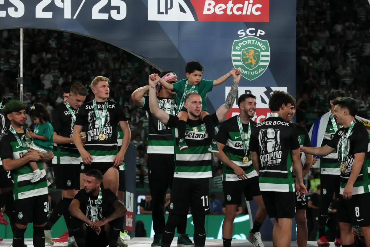 Nuno Santos nas celebrações do bicampeonato dos leões