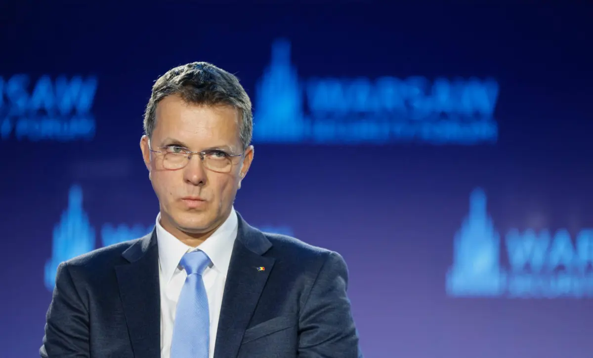 Ministro da Defesa romeno, Ionuț Moșteanu, pretende rejuvenescer o contingente de reservistas