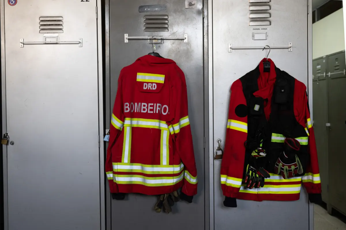 Casal ficou ferido e vai ficar no hospital esta noite em observação enquanto os filhos estão com familiares