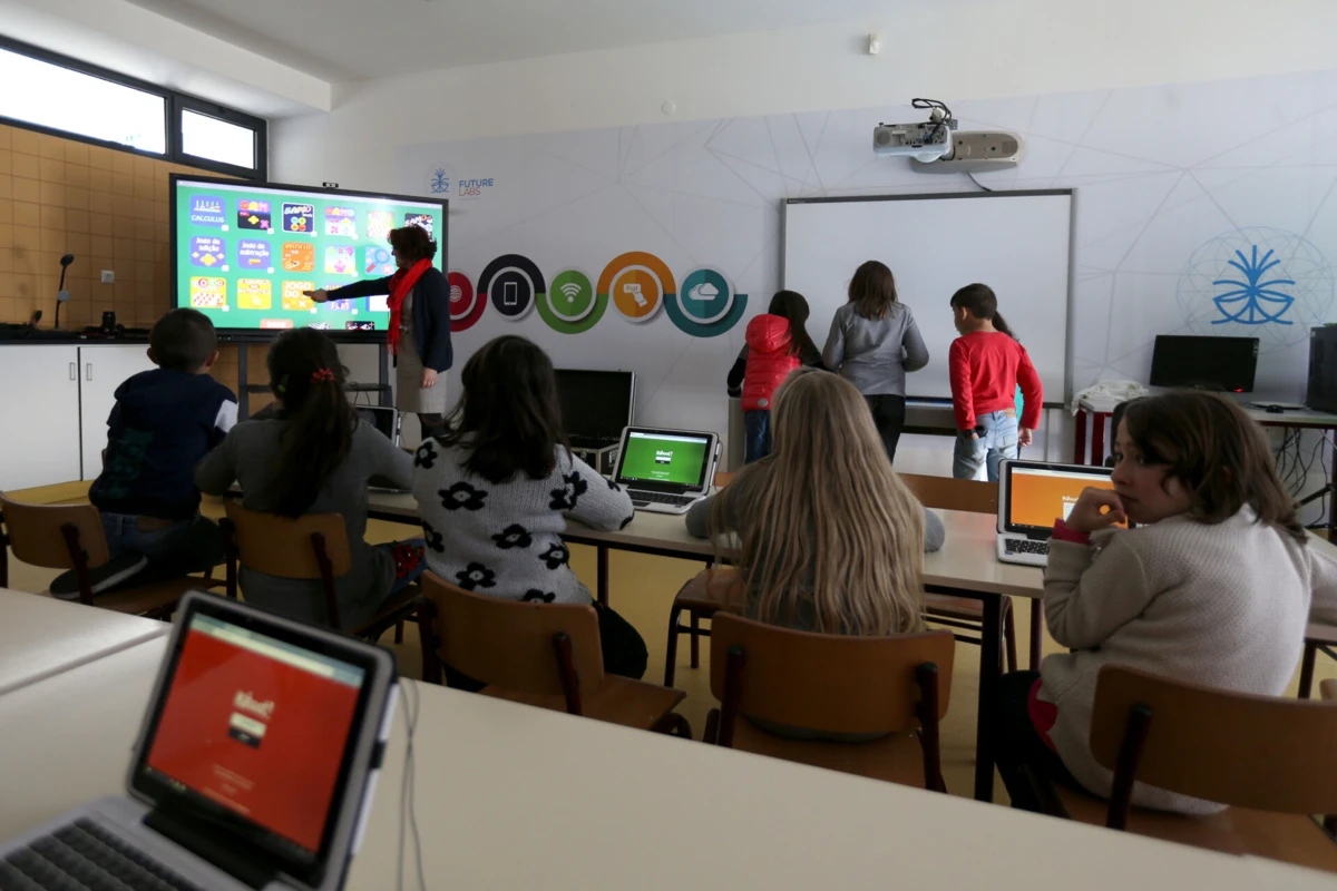 Governo admite que estagiários no segundo ano de mestrado possam ter turmas