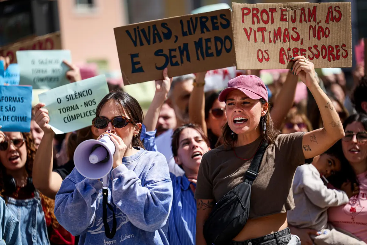 Em abril, centenas de manifestantes pediram medidas mais duras para os crimes de violação