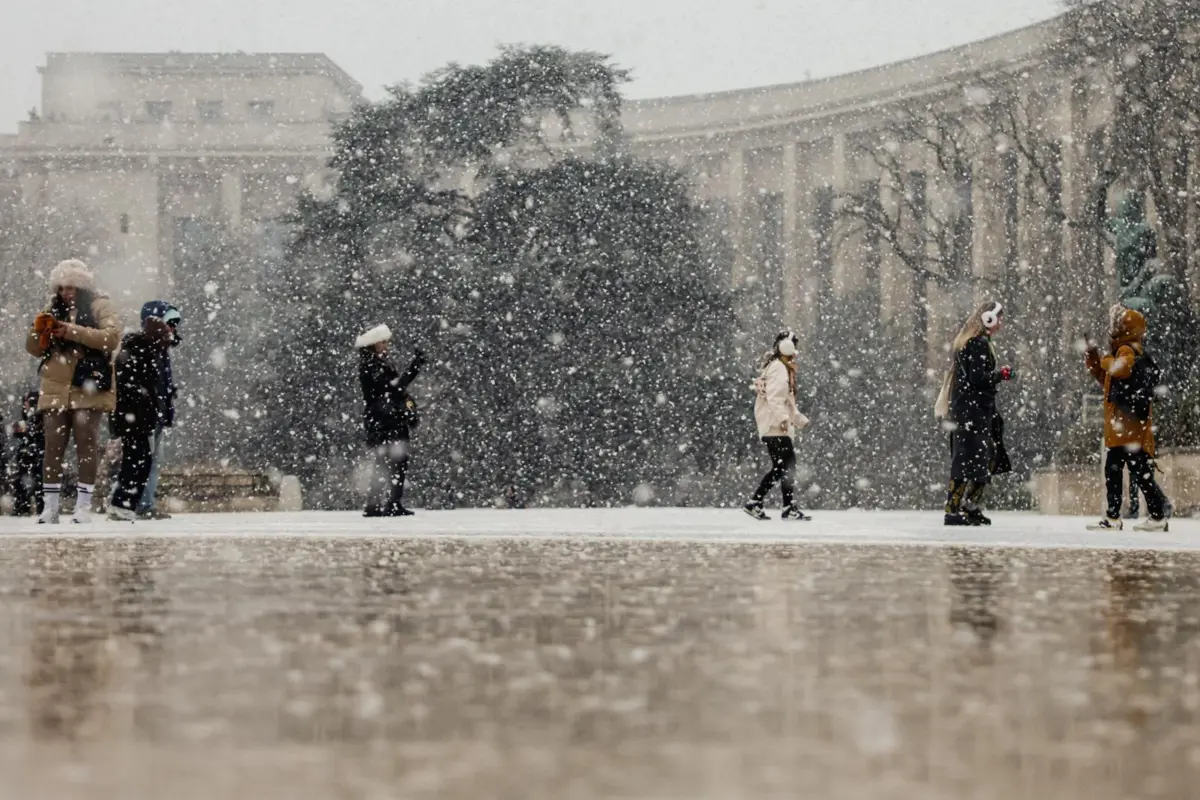 Companhias aéreas têm de suspender 15% dos voos no aeroporto Charles de Gaulle e no aeroporto de Orly