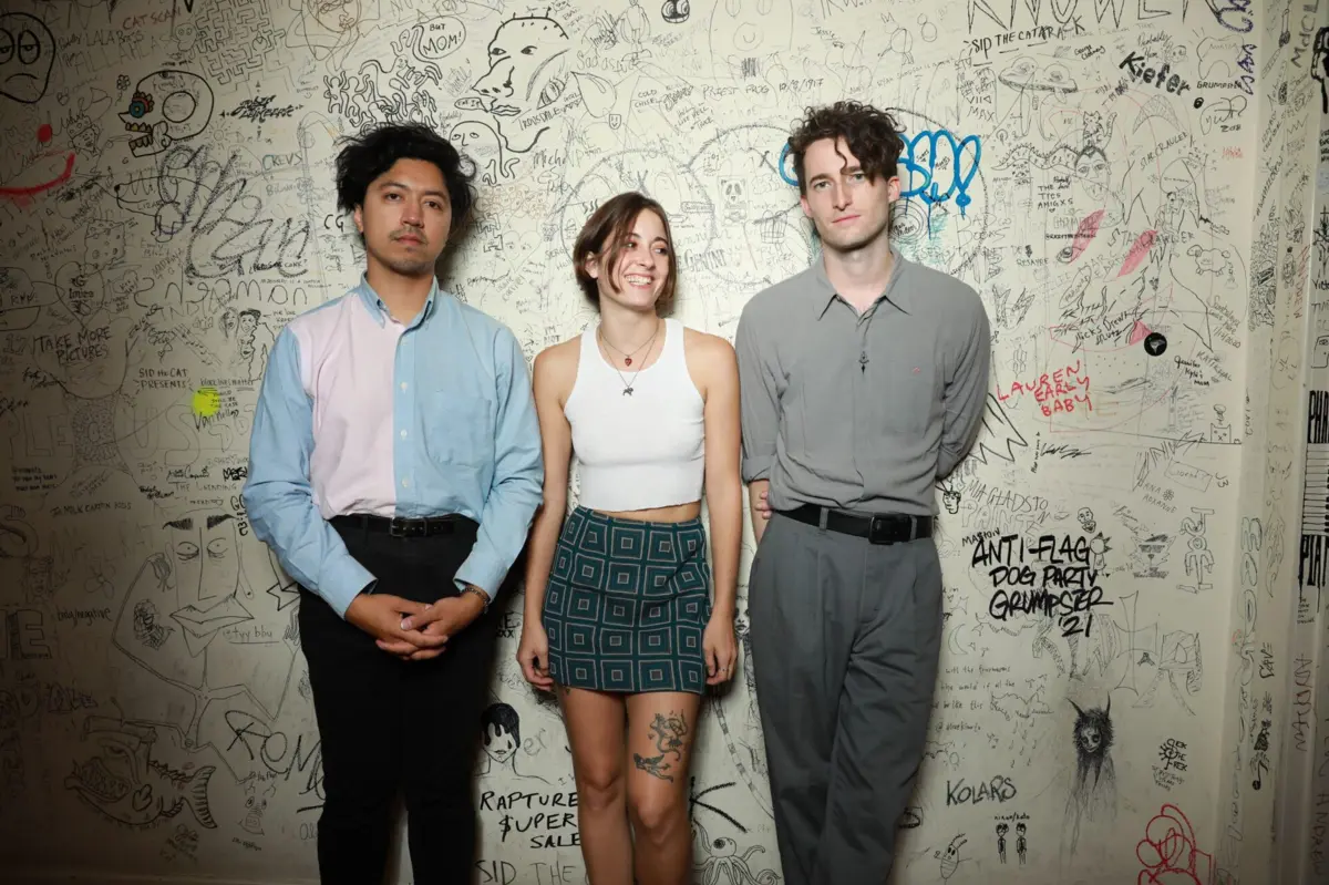 Novo disco do trio norte-americano refina a abordagem ao "synth pop"