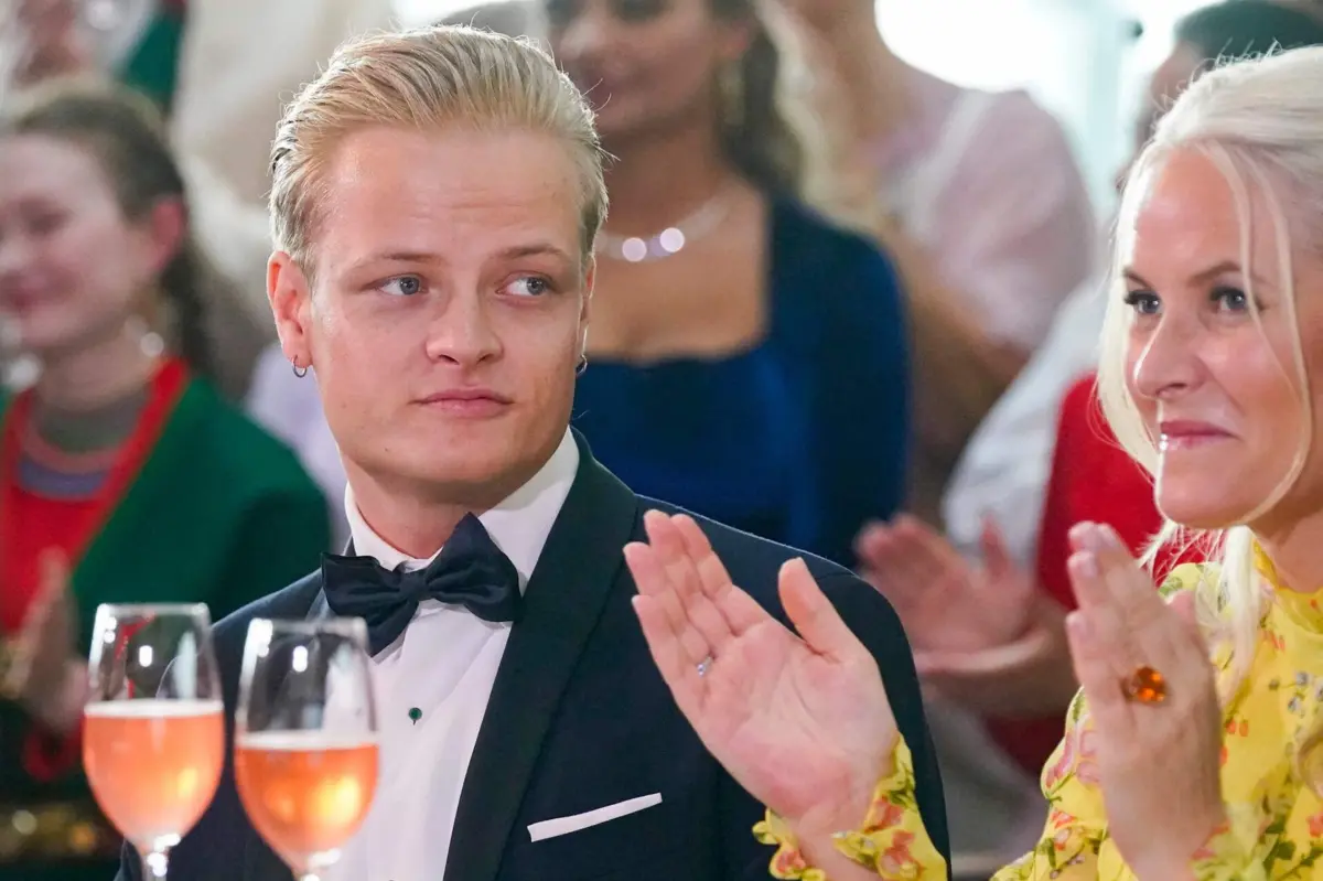 Marius Borg Høiby é o filho mais velho da princesa Mette-Marit