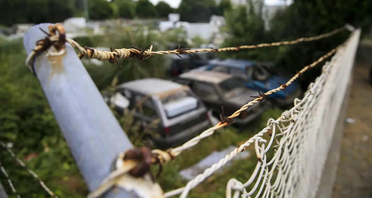 Vítima ainda guiu, ferida, até à sucata