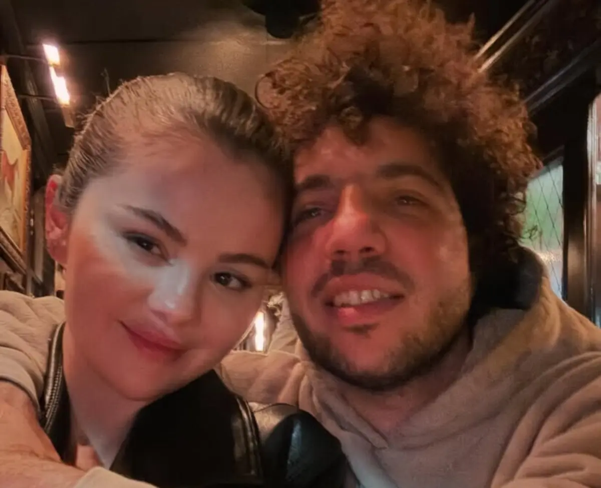 Selena Gomez e Benny Blanco ficaram noivos a 12 de dezembro