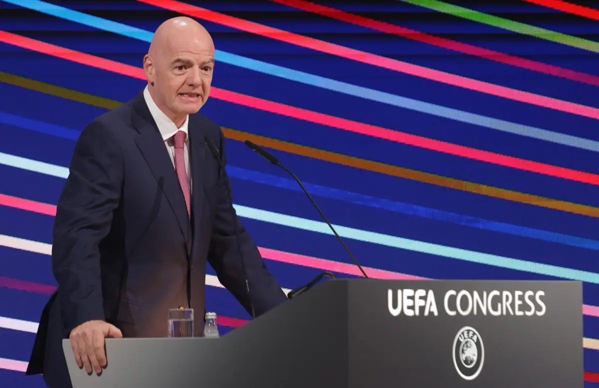 Gianni Infantino confirmou que a candidatura do Reino Unido é a única proposta válida para 2035