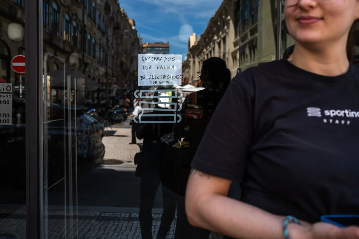 Portugal ficou às escuras na segunda-feira, obrigando vários negócios a fechar portas