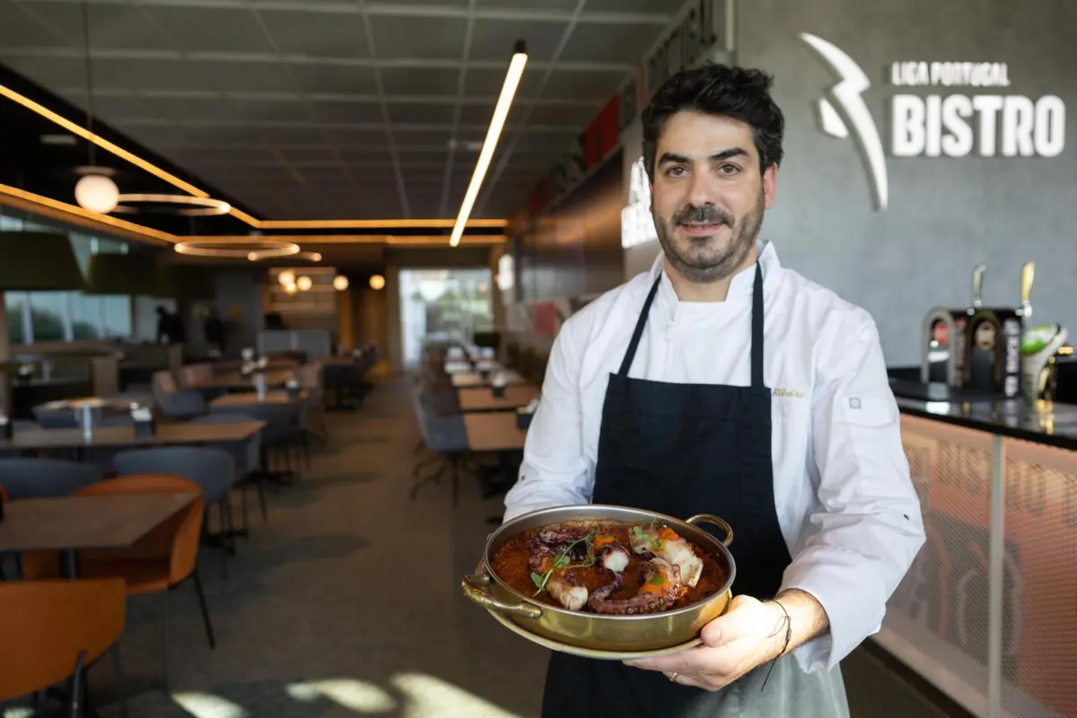 Chef Pedro Ribeiro e o seu polvo grelhado com arroz do mesmo, no restaurante Liga Portugal Bistro