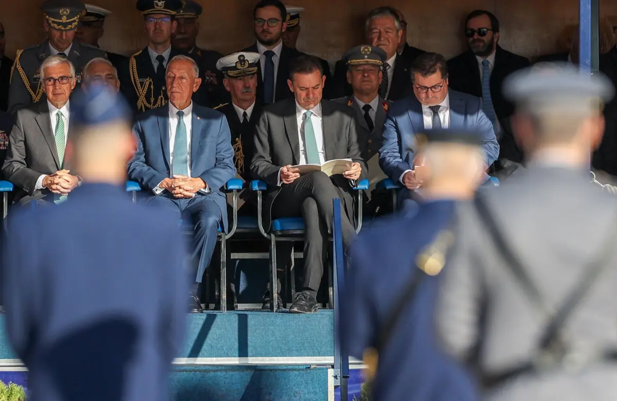 Marcelo Rebelo de Sousa e Luís Montenegro assistiram a parada militar, na Praça do Comércio
