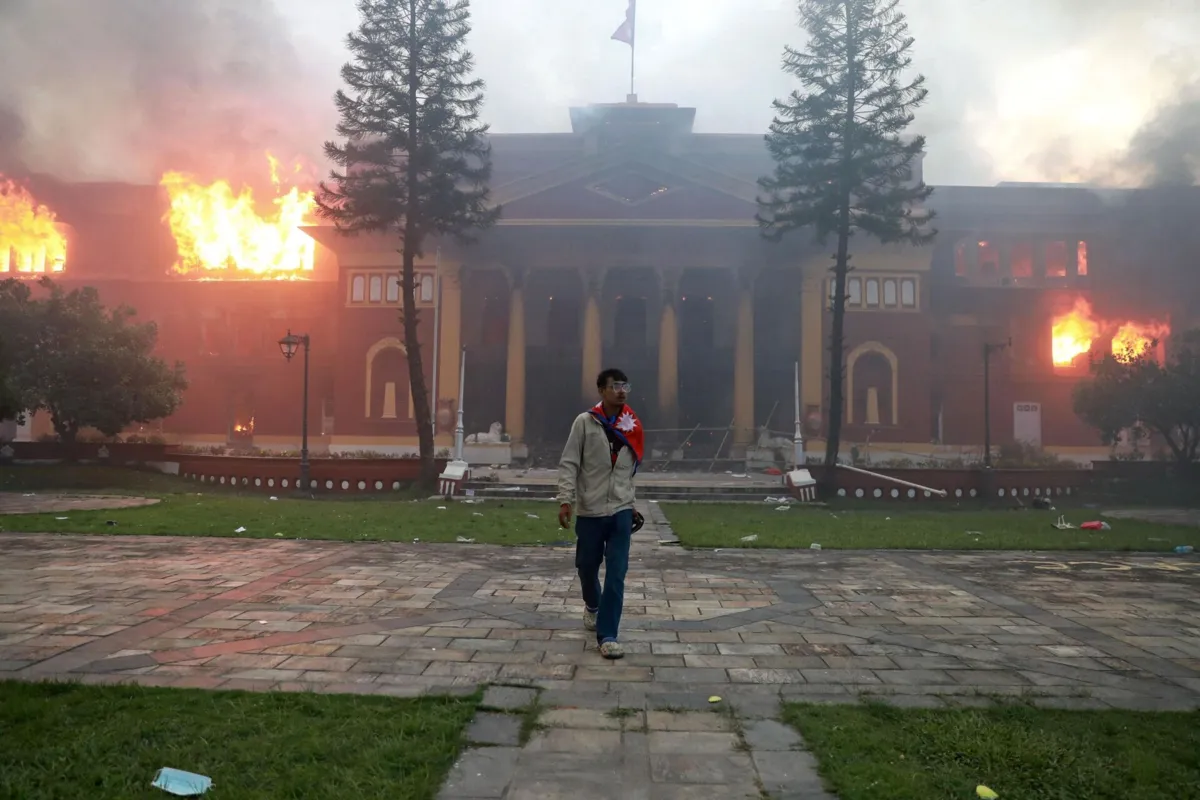 Residência oficial do presidente do Nepal foi incendiada