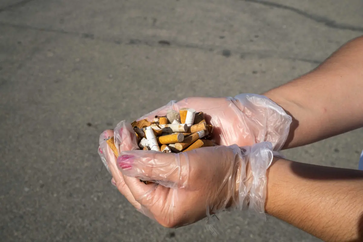 Governo quer empresas de tabaco a contribuir para a limpeza de beatas nas ruas