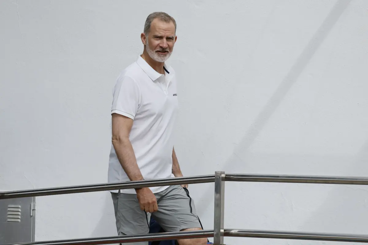 epa12270161 Spanish King Felipe VI arrives to the Royal Yacht Club to take part in the 43rd edition of the King's Sailing Cup in Palma Mallorca, Balears Islands, Spain, 29 July 2025. EPA/BALLESTEROS