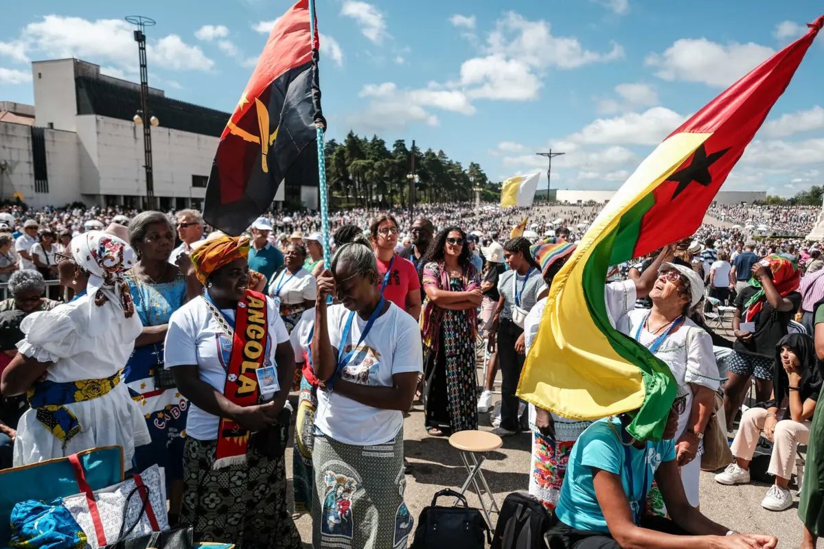 Imagem de contexto do artigo Família e amigos apoiam integração de migrantes noutros países