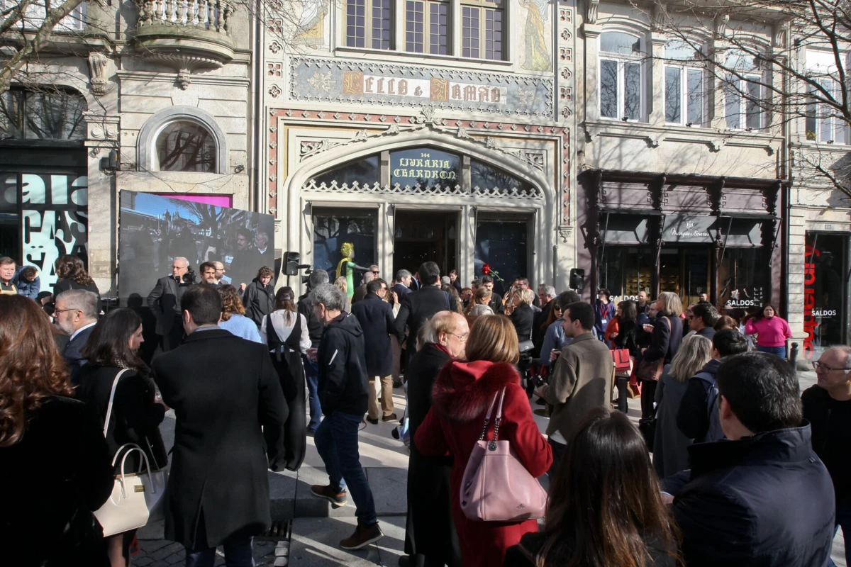 Livraria portuense pretende que as receitas de livros possam ser fiscalmente tratadas como despesas de saúde, sendo dedutíveis em sede de IRS