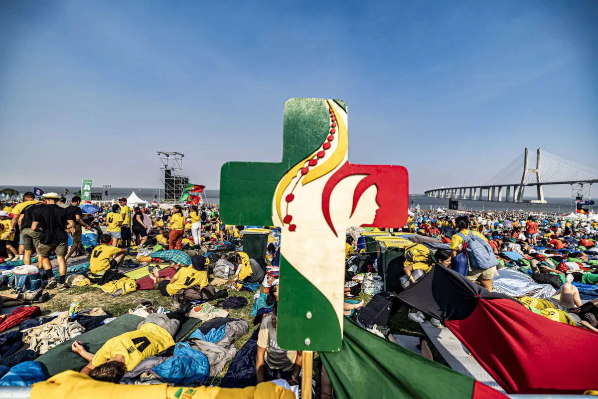 Centenas de milhares de pessoas estão no Parque Tejo para a vigília da JMJ