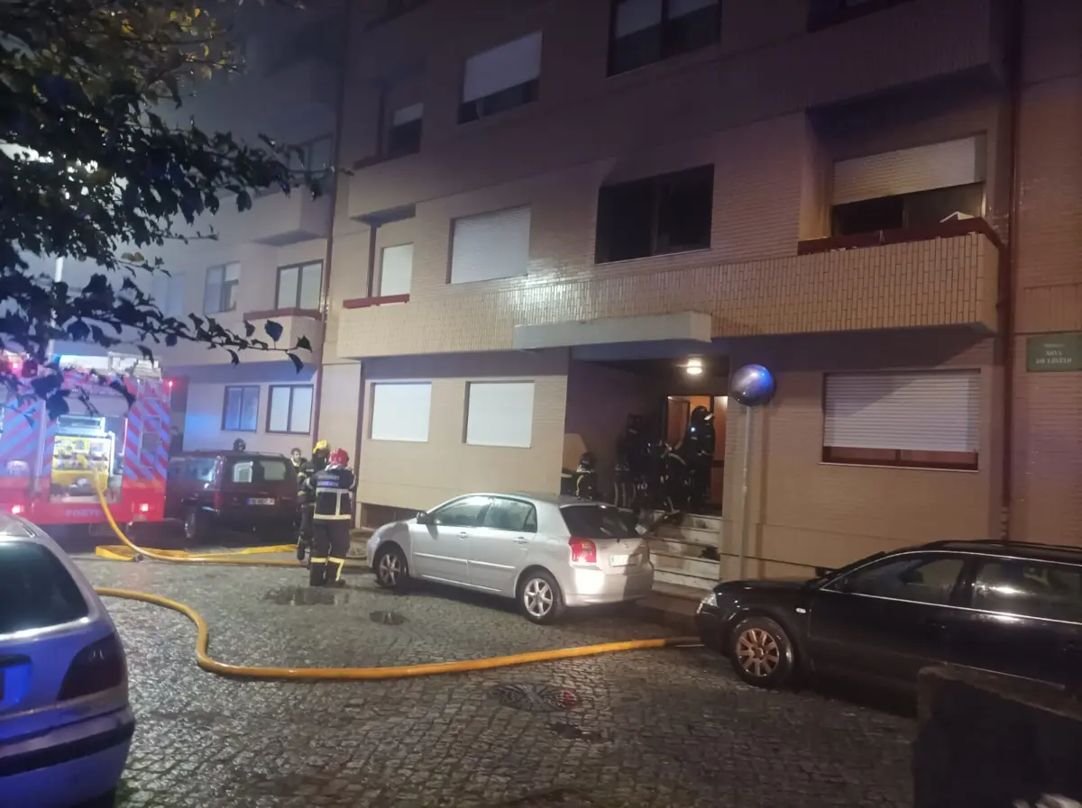 Imagem de contexto do artigo Casal de idosos em estado grave num incêndio em prédio no Porto