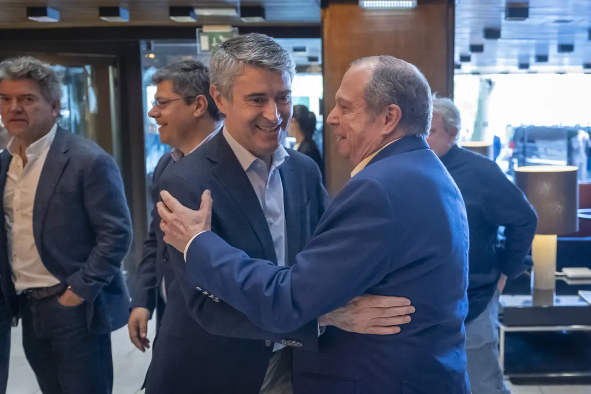 José Luís Carneiro garante querer "ouvir todos" no PS