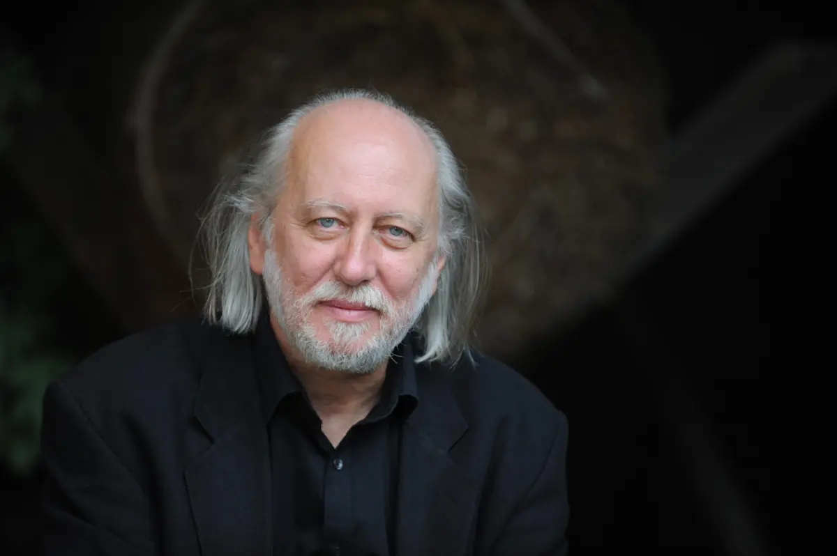 A opressão com que cresceu (já tinha 35 anos quando sucedeu o colapso da URSS) contamina muitos dos livros do romancista