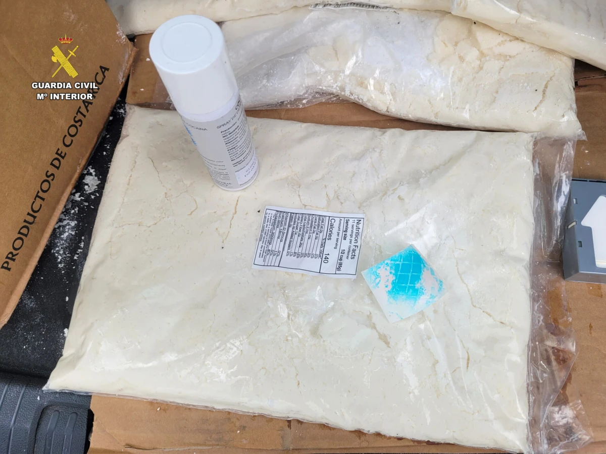 Sacos de cocaína estavam escondidos entre o gelo das caixas de yuca