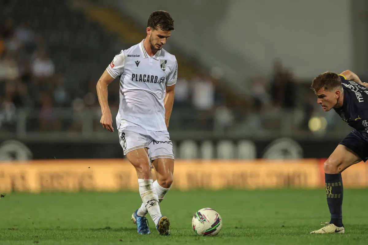 Médio realizou 29 jogos esta temporada pelos vimaranenses e marcou um golo