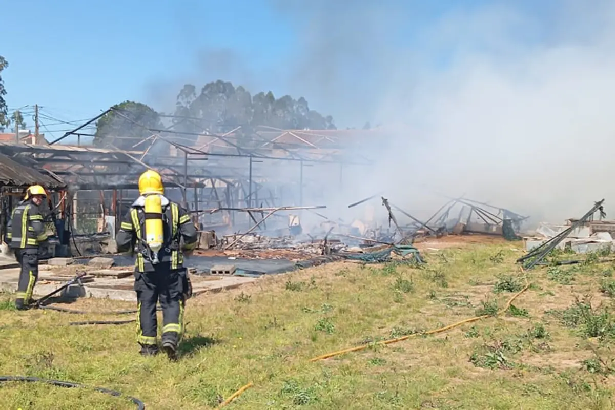 Imagem de contexto do artigo Chamas destroem armazém em Ovar