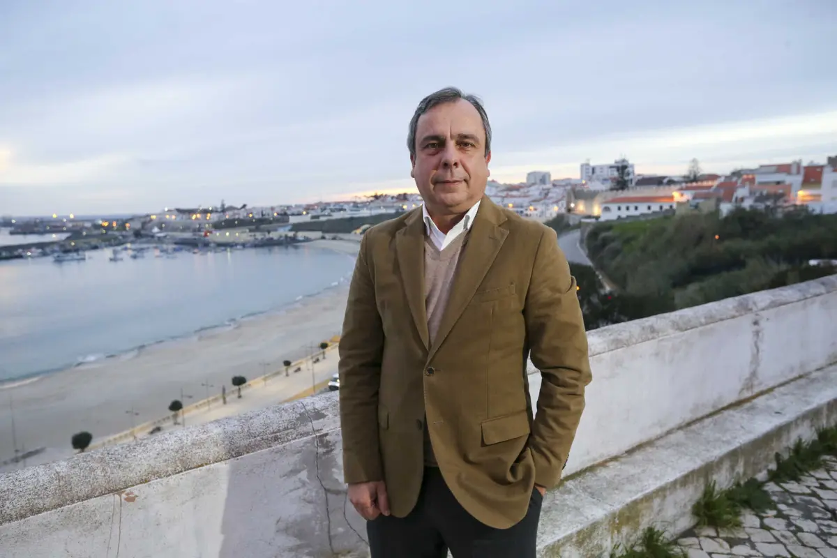 O presidente da Câmara de Sines, Nuno Mascarenhas, é dos detidos que vai prestar declarações