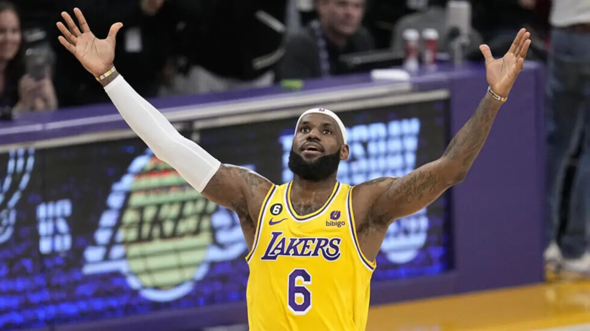 LeBron James tem 40 anos e ainda joga ao mais alto nível