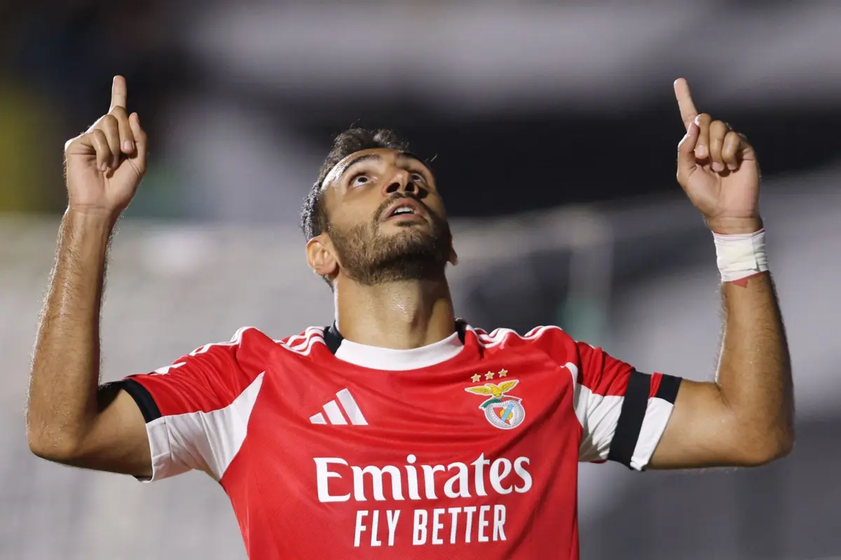 Pavlidis marcou e deu a vitória ao Benfica