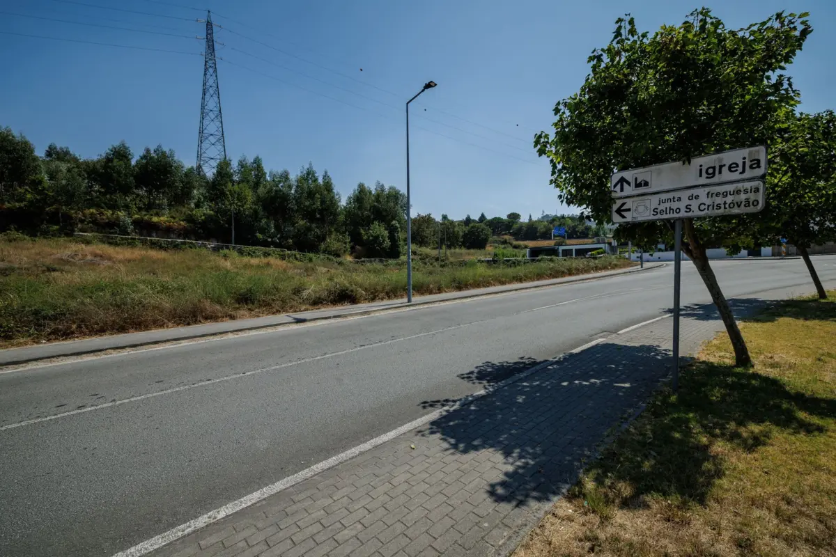 A estrada começou a ser construída em 2011 e ficou concluída dois anos depois