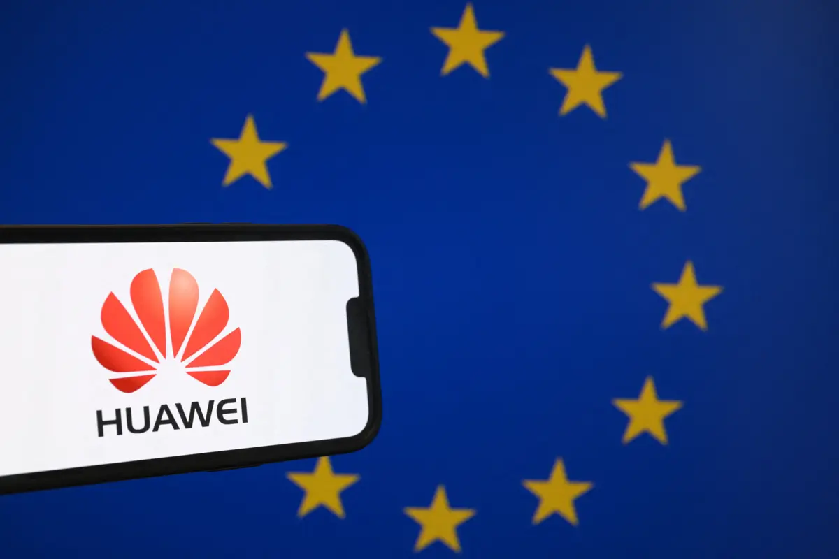 A alegada corrupção envolveu presentes de valor (incluindo smartphones Huawei), bilhetes para jogos de futebol ou transferências de alguns milhares de euros