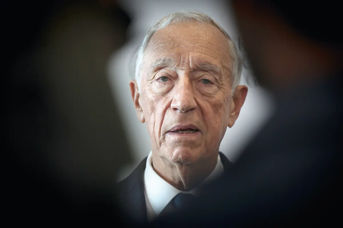 O presidente da República está hospitalizado no São João, onde esta noite é operado a uma hérnia