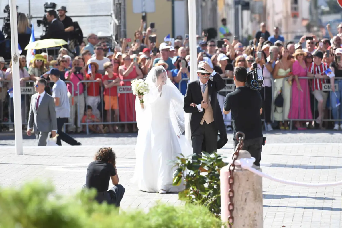 Duas mil pessoas reuniram-se em frente ao Palácio Nacional de Mafra