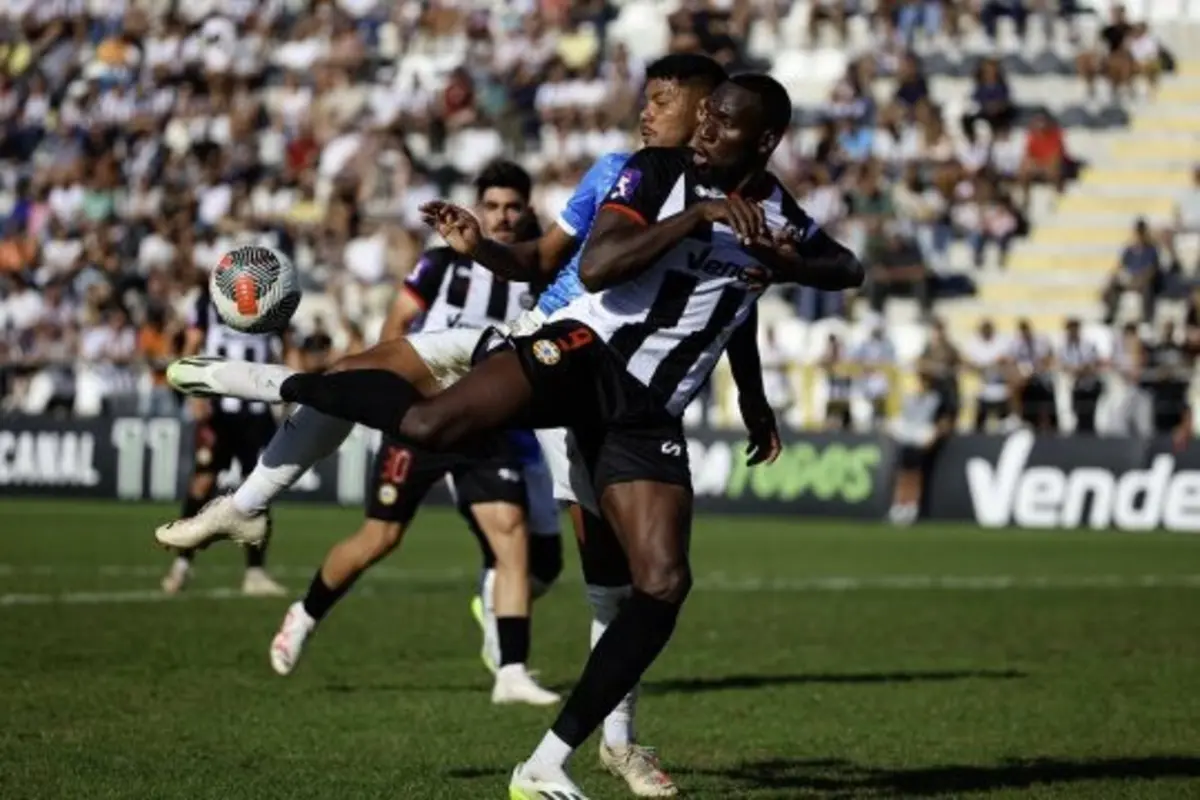 Duelo entre Varzim e Canelas terminou empatado, por 1-1