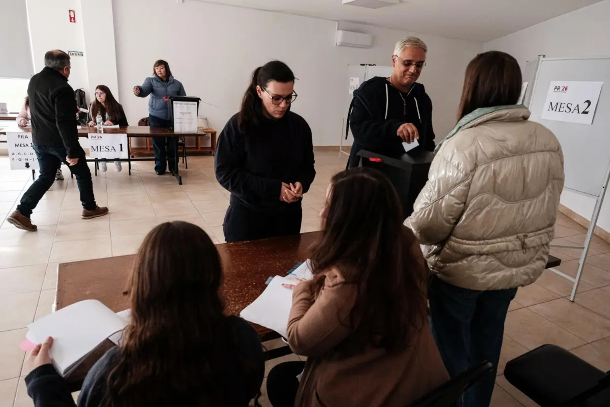 A votação na freguesia de Bidoeira de Cima, no concelho de Leiria, esteve interrompida após uma falha de energia elétrica