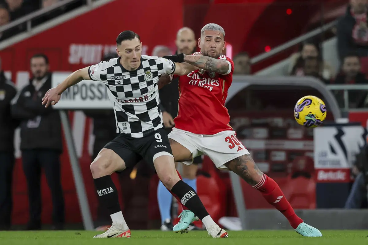 Bozeník (à esqueda) esteve perto de se transferir para o Sevilha