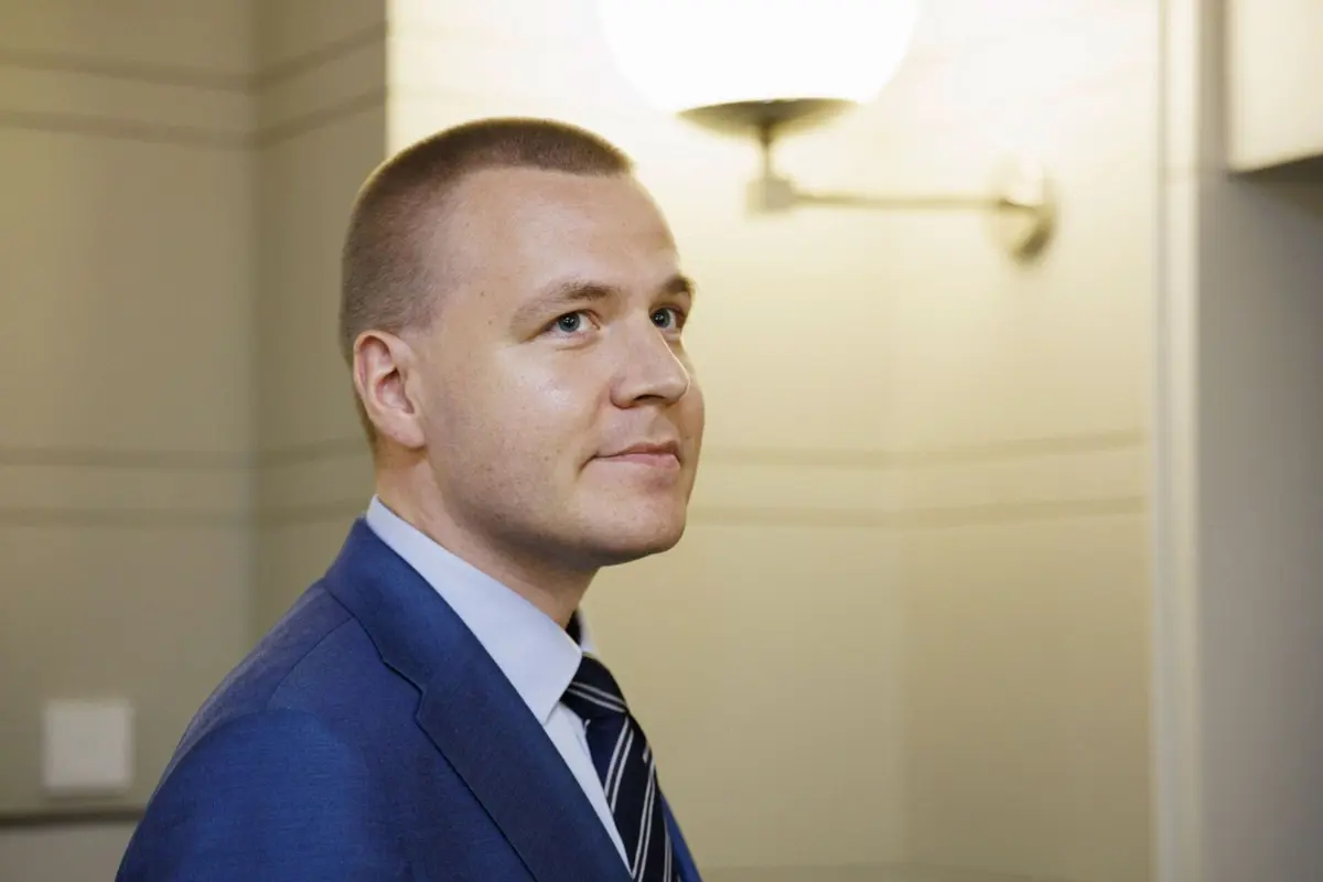 Eemeli Peltonen estava de licença médica devido a uma infeção contraída num centro médico