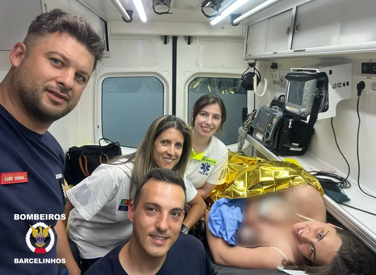 A mãe e o bebé estão bem de saúde e têm agora uma história para contar