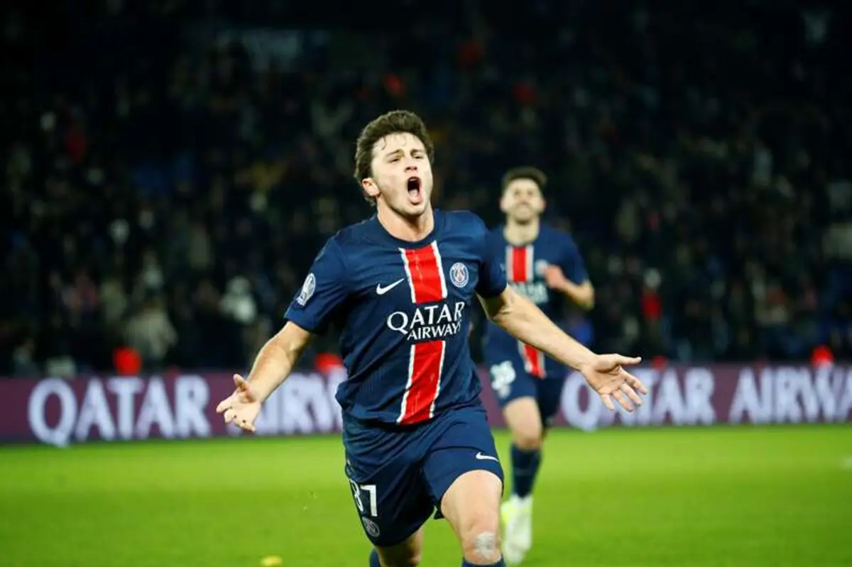 João Neves festeja o primeiro golo da partida